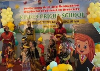 Tarian Siswa Iringi Wisuda Kinder Bright School